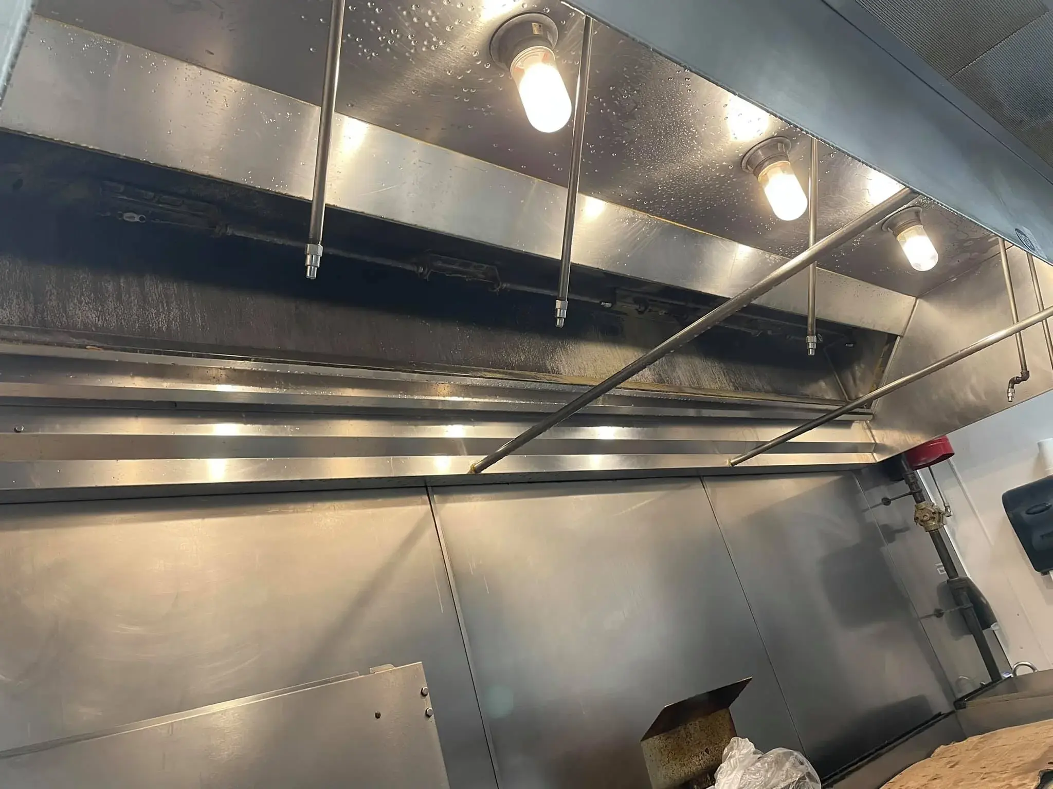 DDAN technician performing NFPA 96 compliant hood cleaning